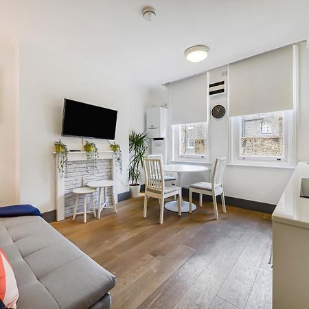 Modern One Bedroom In Fitzrovia, Central Лондон Екстериор снимка