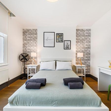 Modern One Bedroom In Fitzrovia, Central Лондон Екстериор снимка