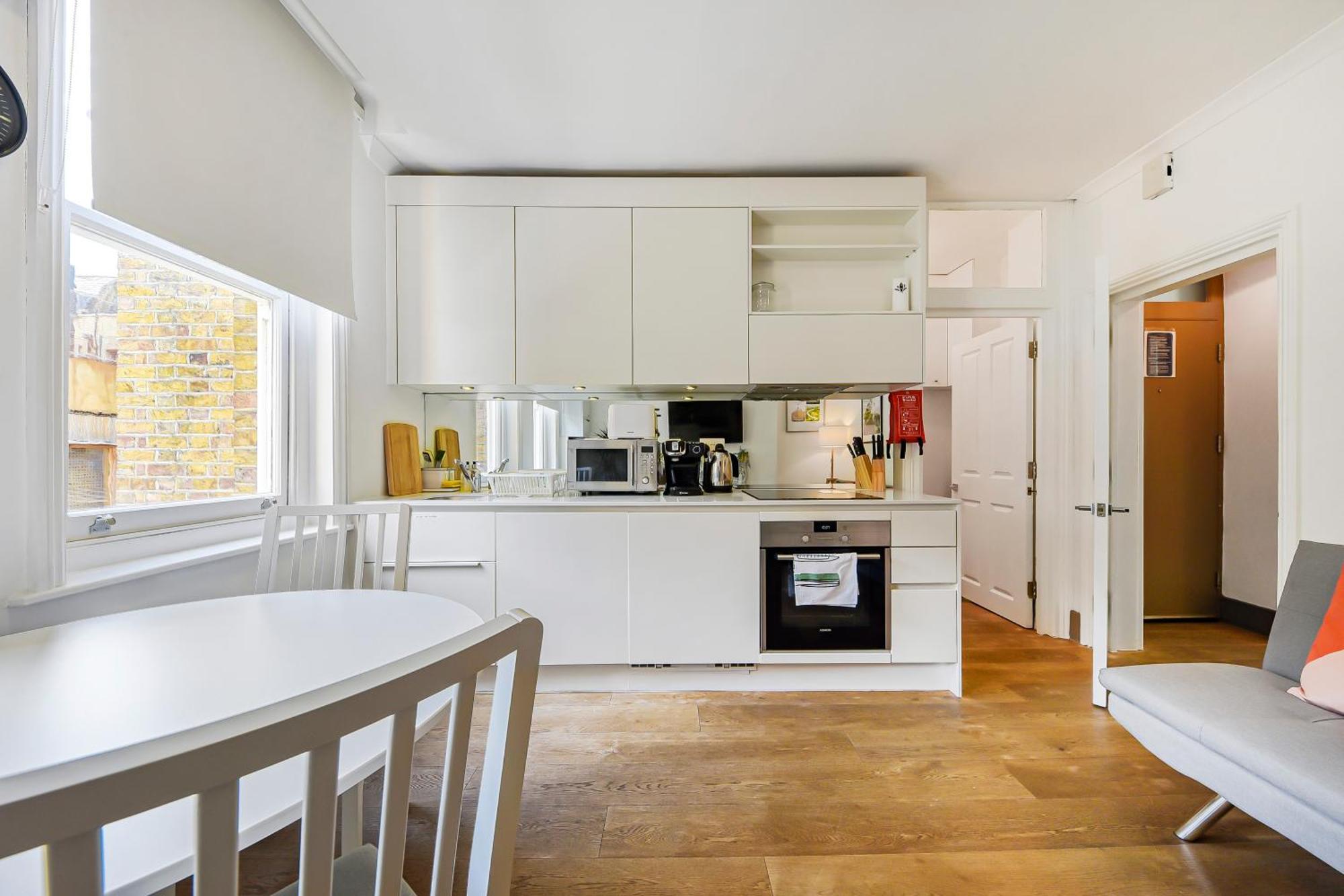 Modern One Bedroom In Fitzrovia, Central Лондон Екстериор снимка