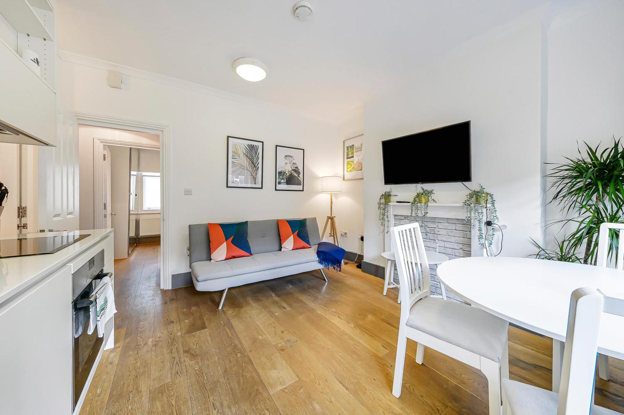 Modern One Bedroom In Fitzrovia, Central Лондон Екстериор снимка