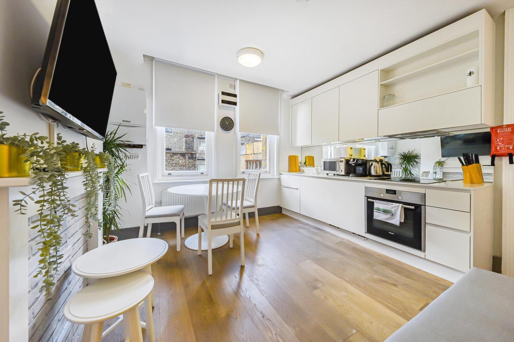 Modern One Bedroom In Fitzrovia, Central Лондон Екстериор снимка