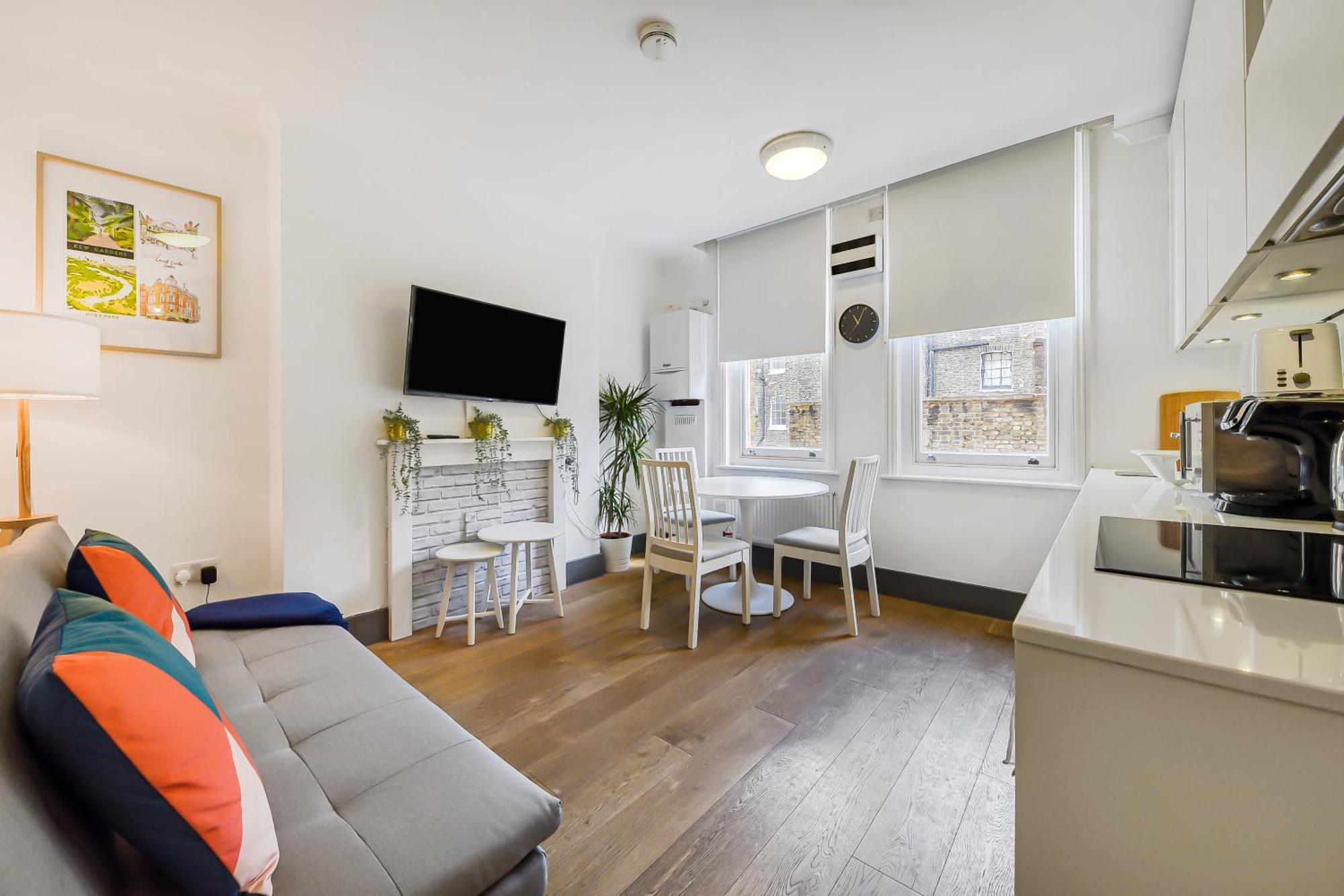 Modern One Bedroom In Fitzrovia, Central Лондон Екстериор снимка