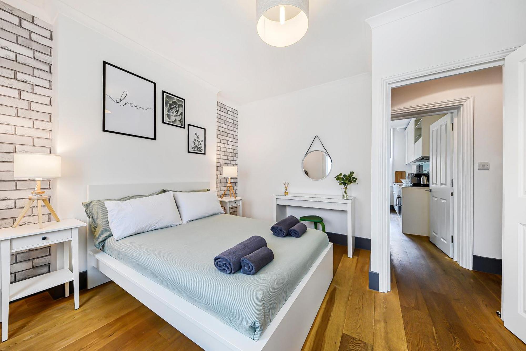 Modern One Bedroom In Fitzrovia, Central Лондон Екстериор снимка