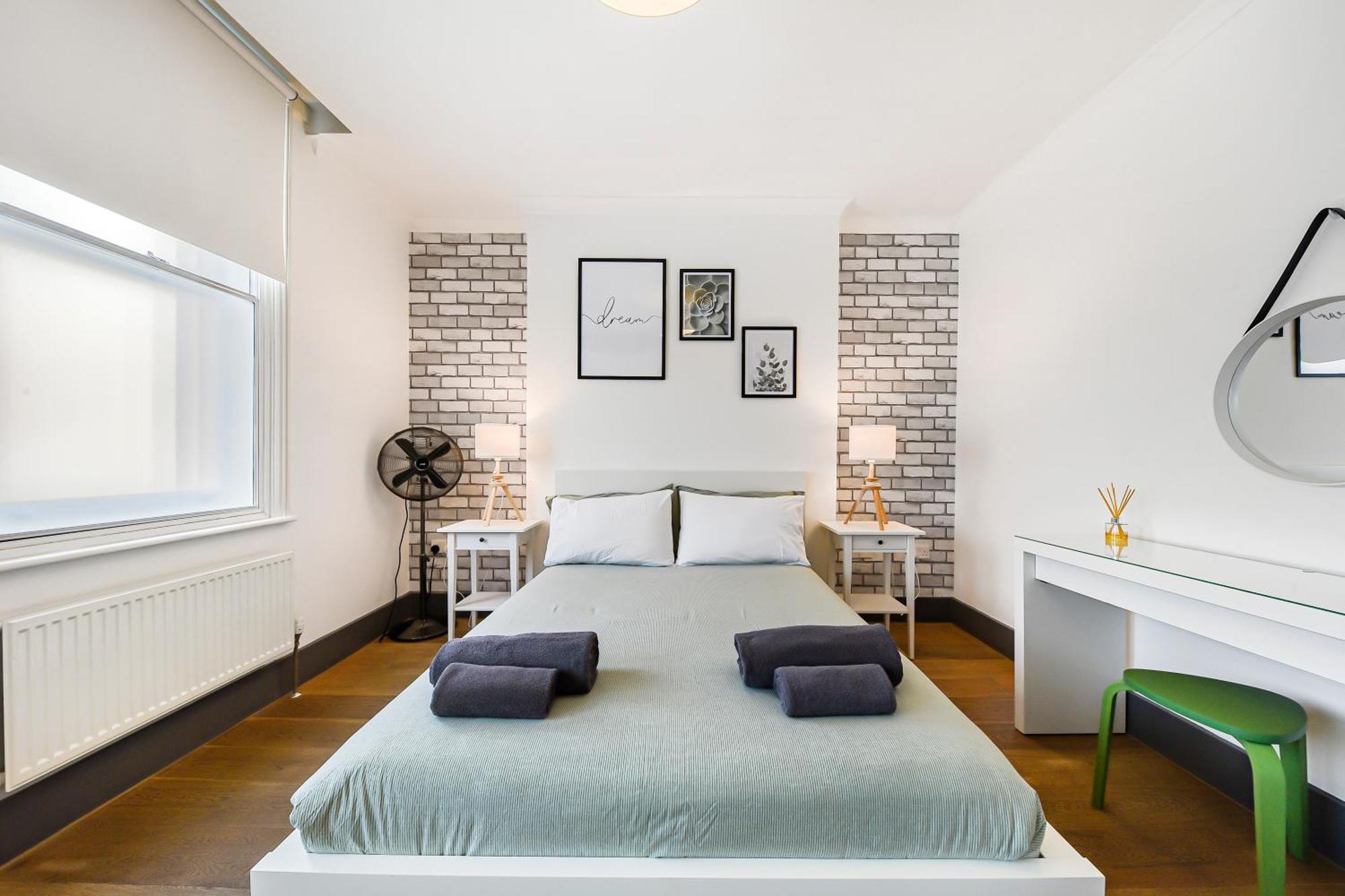 Modern One Bedroom In Fitzrovia, Central Лондон Екстериор снимка